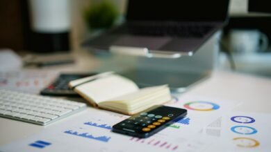 Financial report and calculator on a desk; illustrative image for a guide to loan costs and repayments
